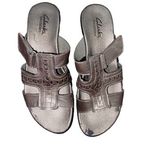 5/$10 Clarks bendable dress sandals size 5M